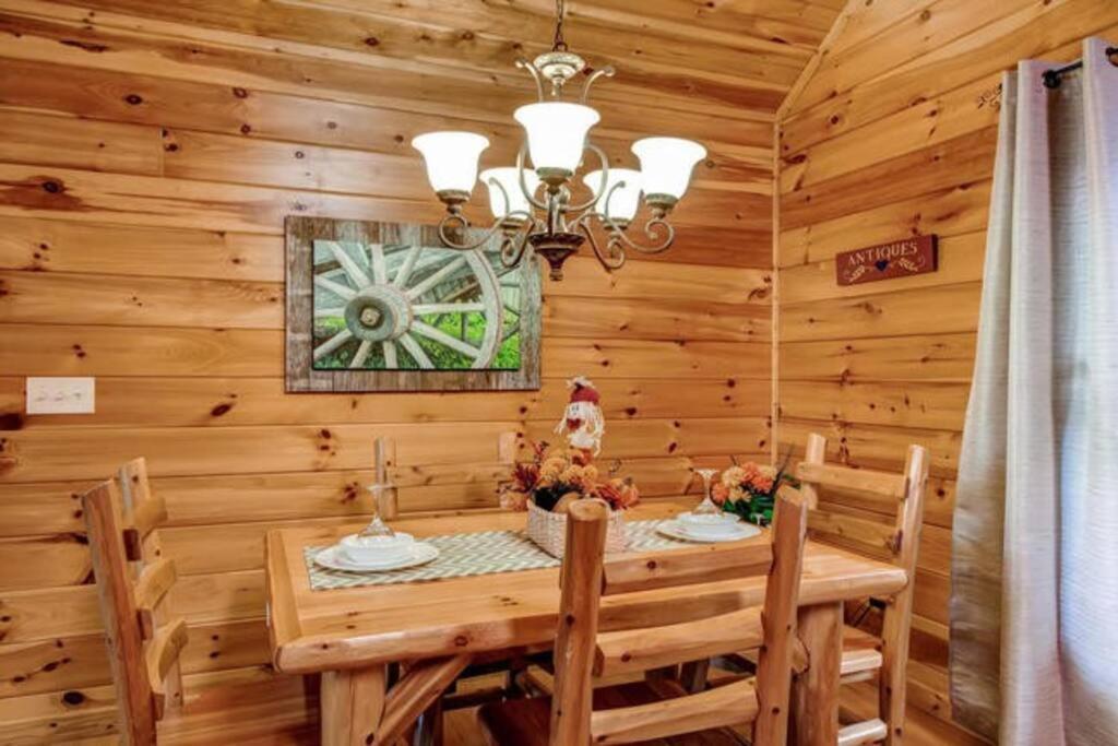 Great Location Pool Table Hot Tub Villa Gatlinburg Exteriör bild