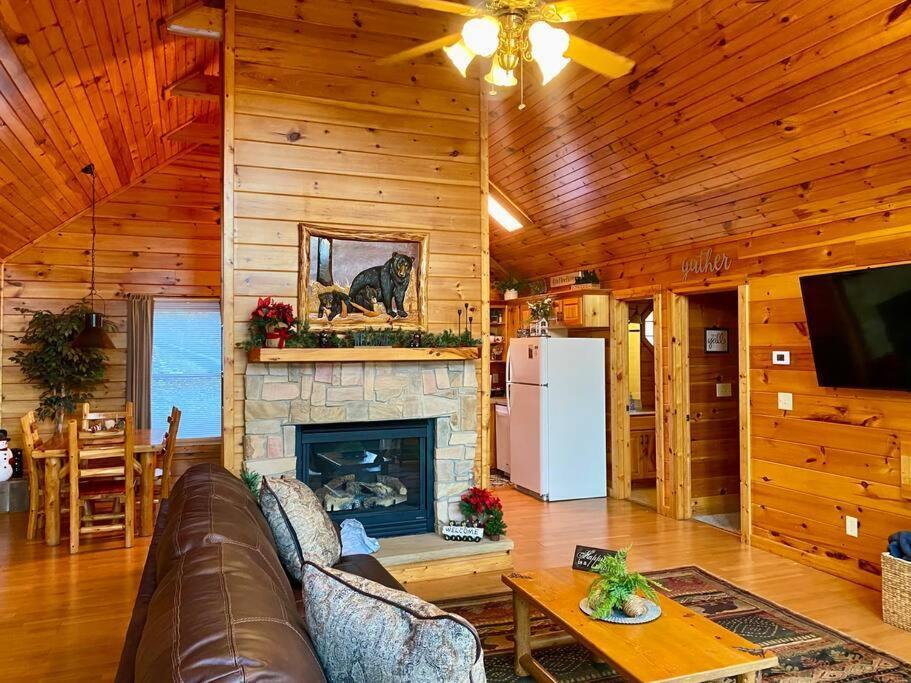 Great Location Pool Table Hot Tub Villa Gatlinburg Exteriör bild