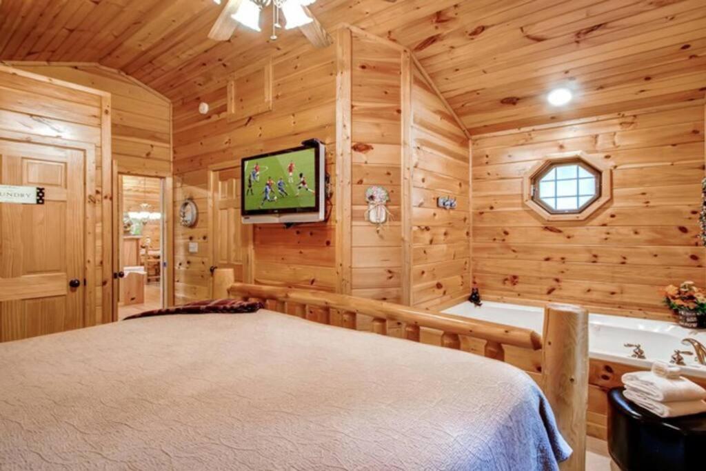 Great Location Pool Table Hot Tub Villa Gatlinburg Exteriör bild